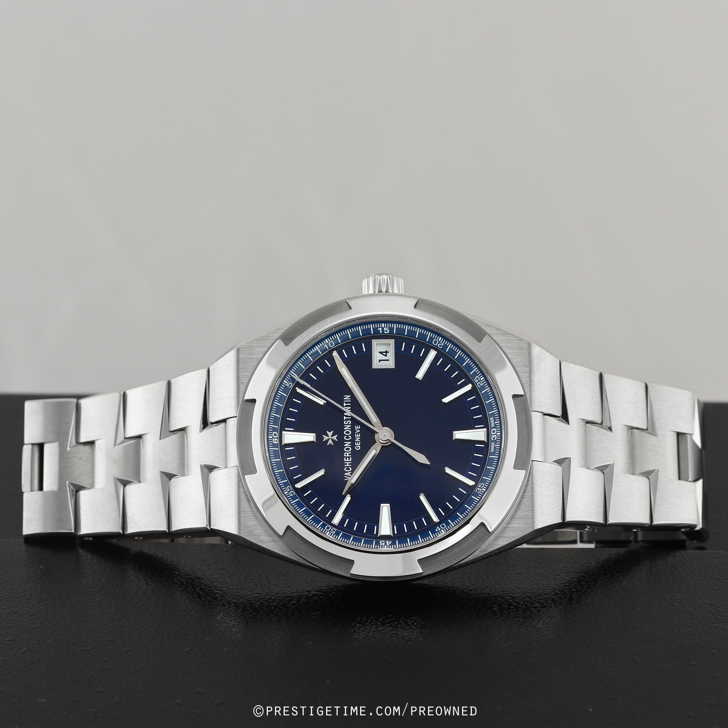 Preowned Vacheron Constantin Overseas Blue Dial Stainless Steel 41mm (4500V/110A-B128)